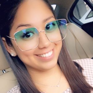 Meet your Posher, Leslie